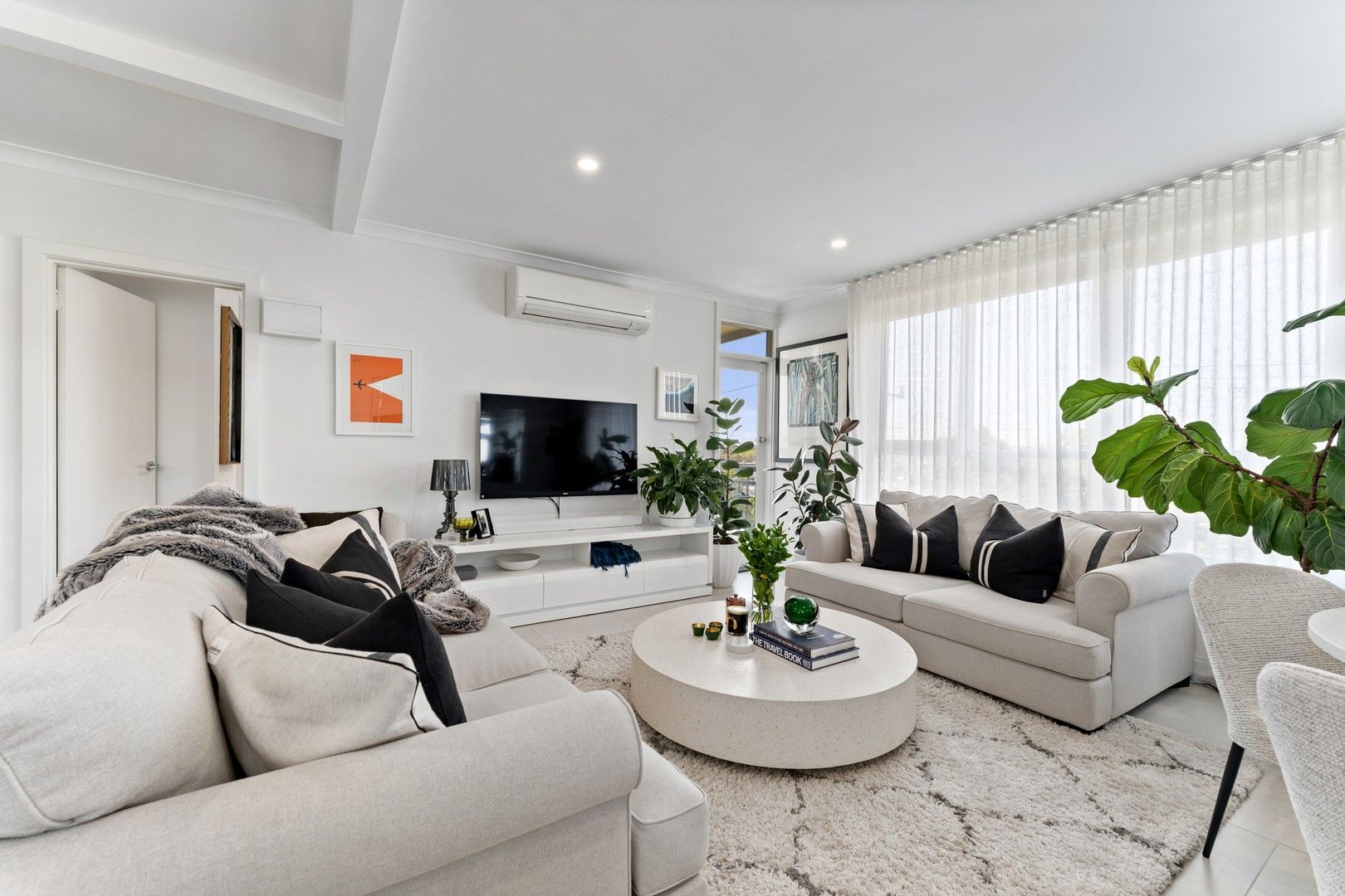 2 bedrooms Apartment / Unit / Flat in 11/35 Kooyong Road ARMADALE VIC, 3143