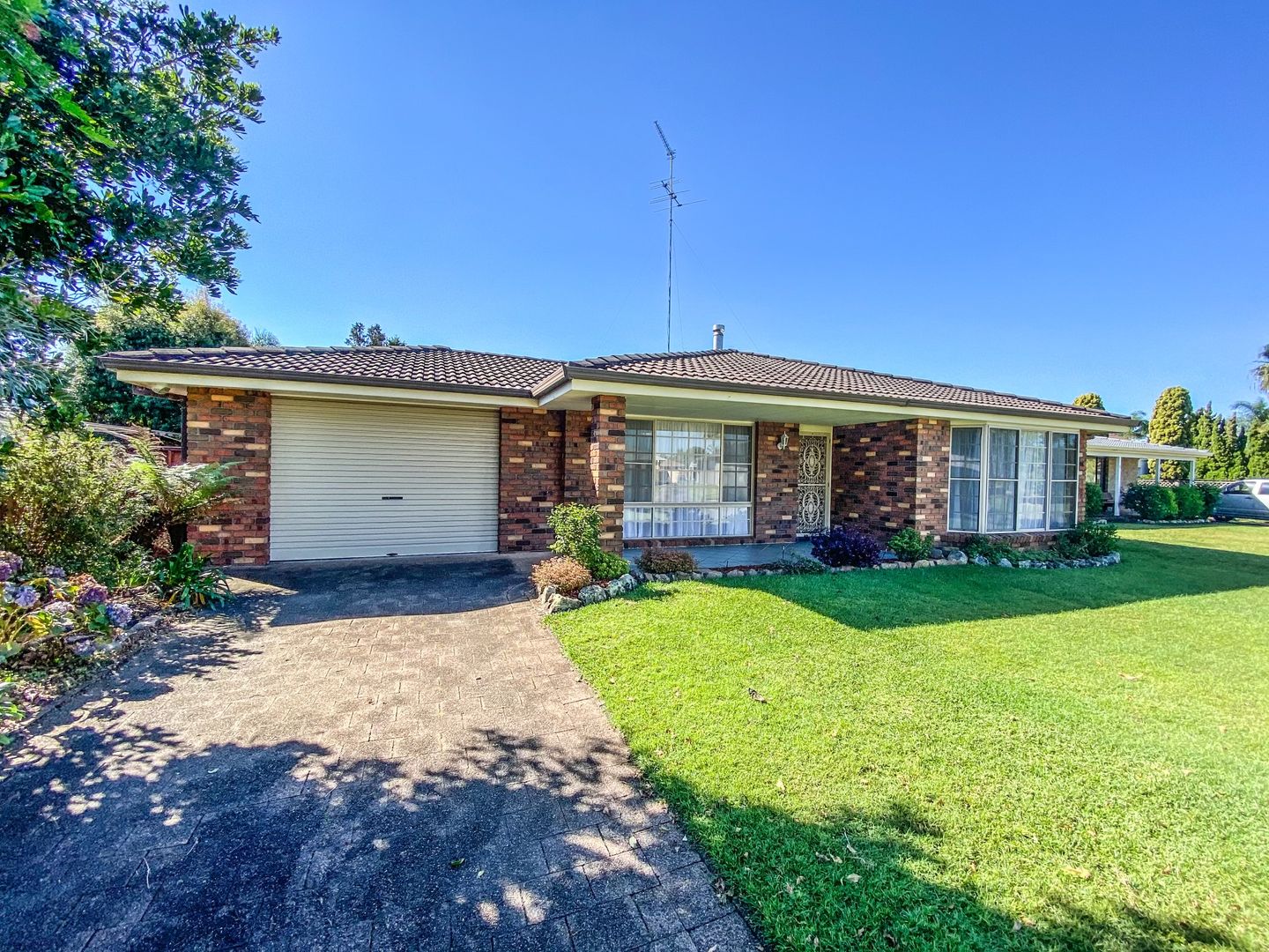 10 Shoreline Drive, Fingal Bay Property History & Address Research