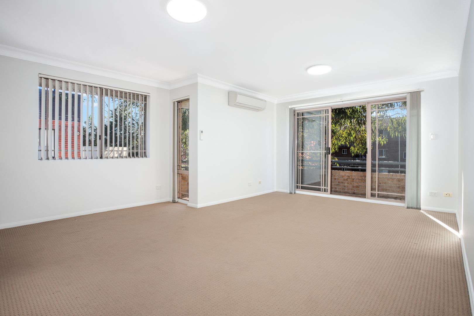 2 bedrooms Apartment / Unit / Flat in 3/4 Henry Street PARRAMATTA NSW, 2150