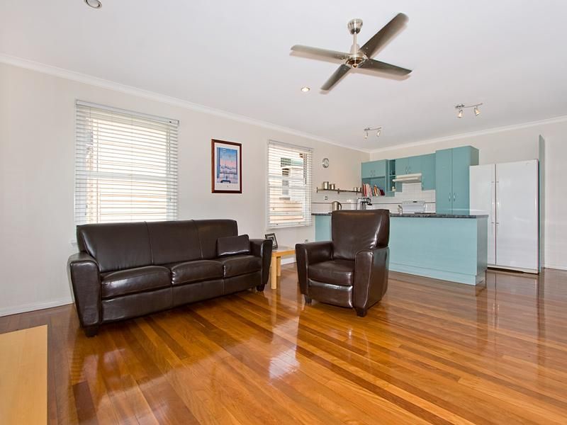70 King Arthur Terrace, TENNYSON QLD 4105, Image 2
