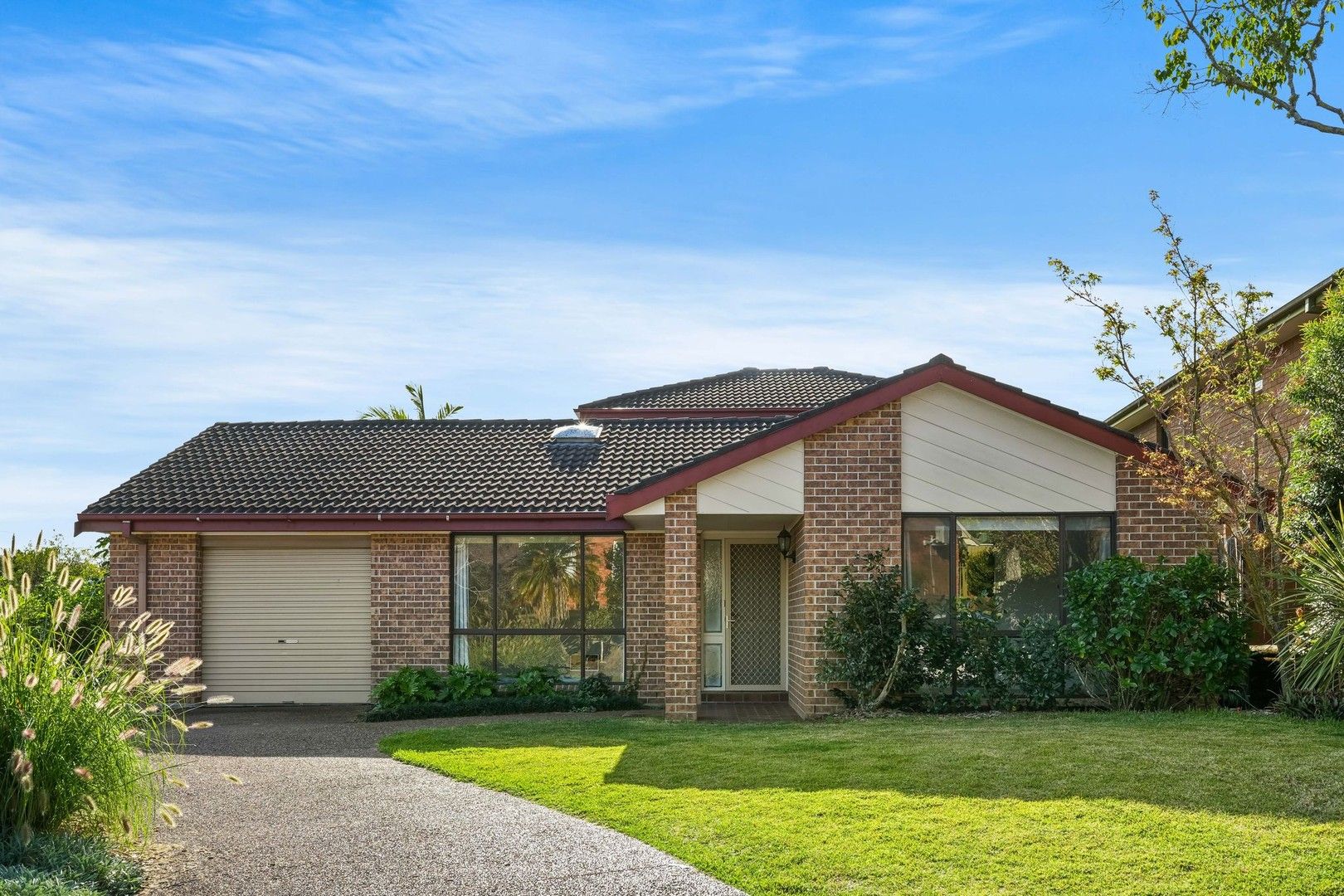 5 bedrooms House in 9 Silky Oak Crescent GREEN POINT NSW, 2251