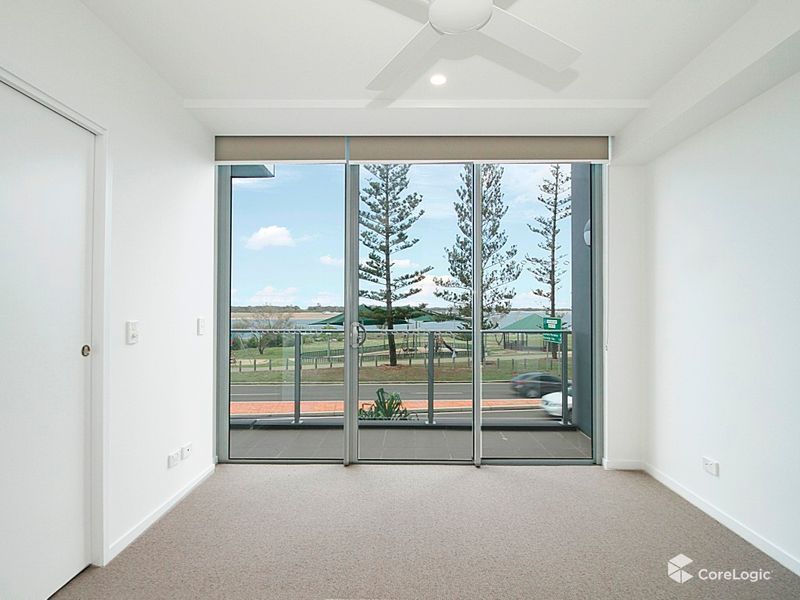 Level 2, 205/388 Marine Parade, Labrador QLD 4215, Image 2