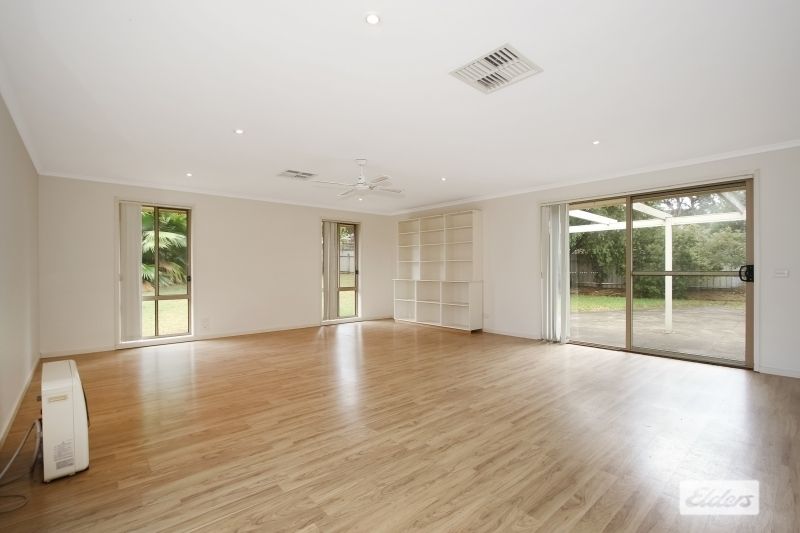 14 Curringa Place, Springdale Heights NSW 2641, Image 2