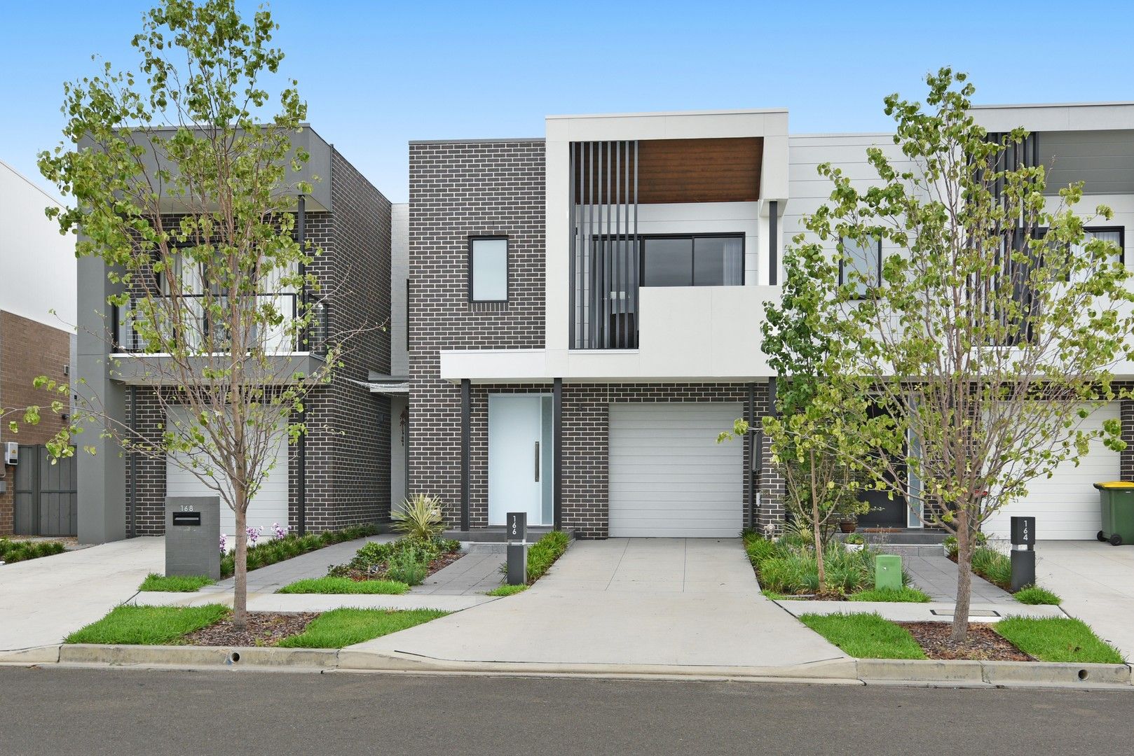 3 bedrooms House in 166 Fairwater Boulevard BLACKTOWN NSW, 2148