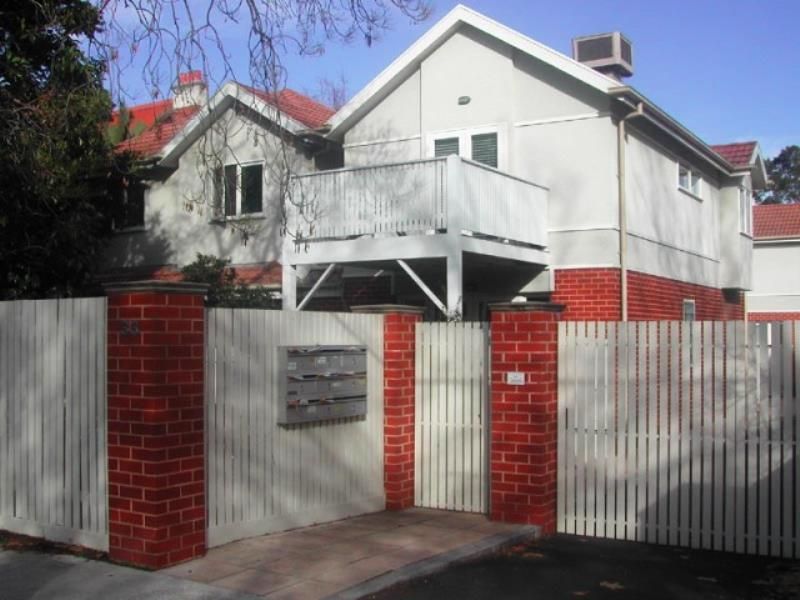 2 bedrooms Townhouse in 1/33 Tennyson Street ELWOOD VIC, 3184