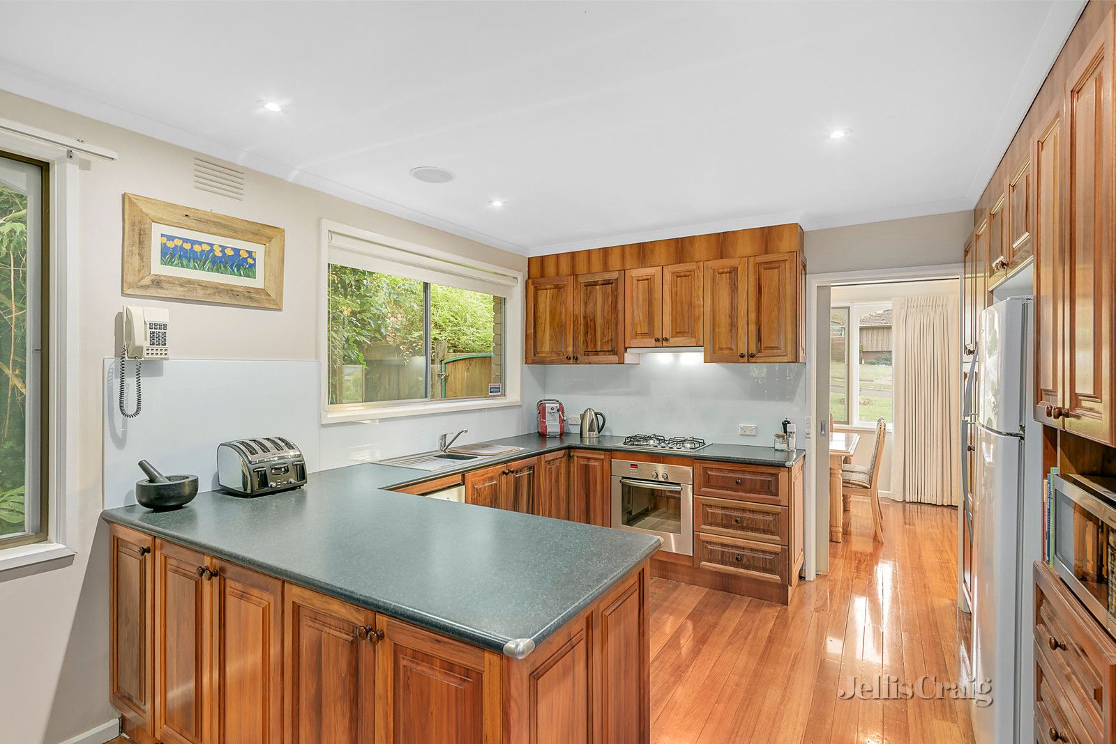 47 Roseland Grove, Doncaster VIC 3108, Image 2
