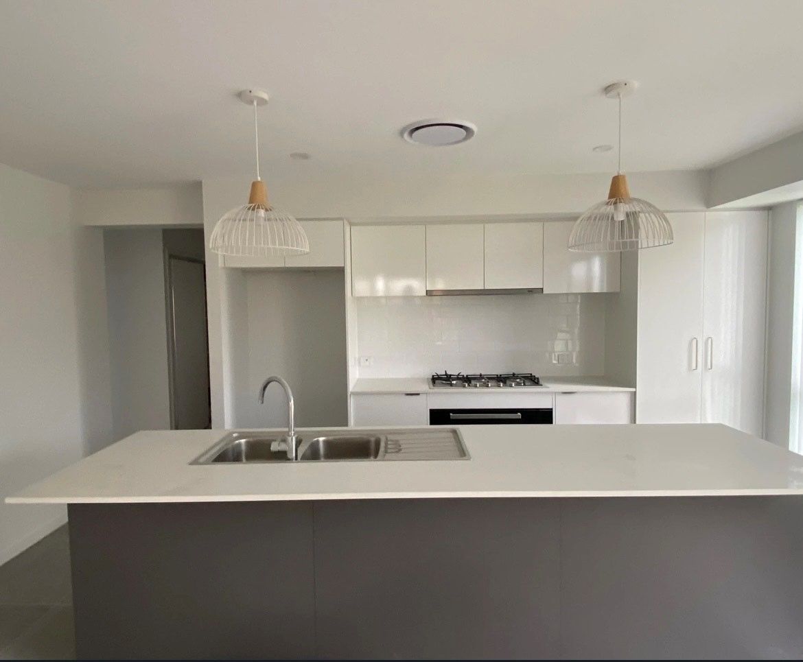 4 bedrooms House in 4 Viridian Circuit HELENSVALE QLD, 4212