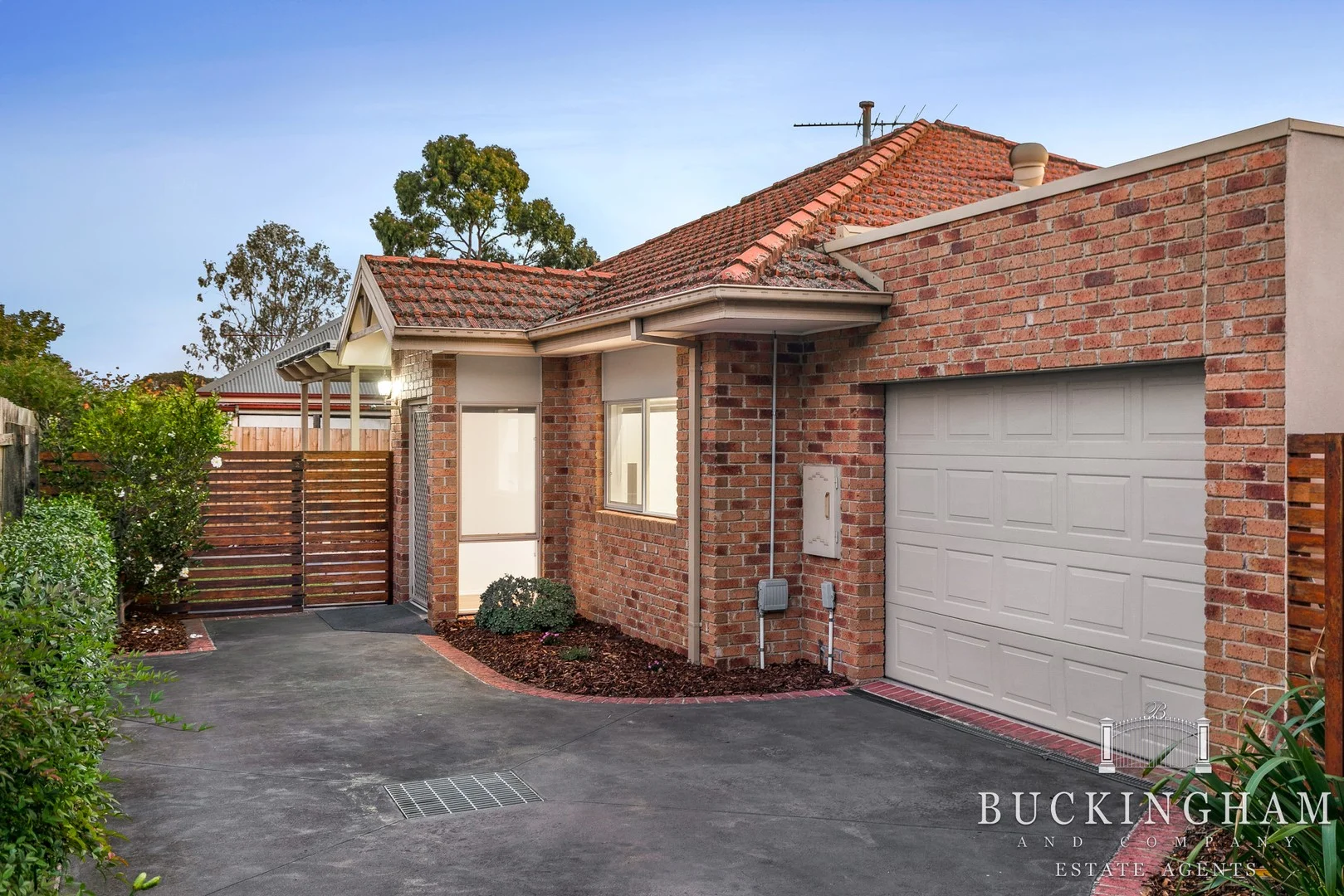 2/64 Rattray Road, Montmorency VIC 3094