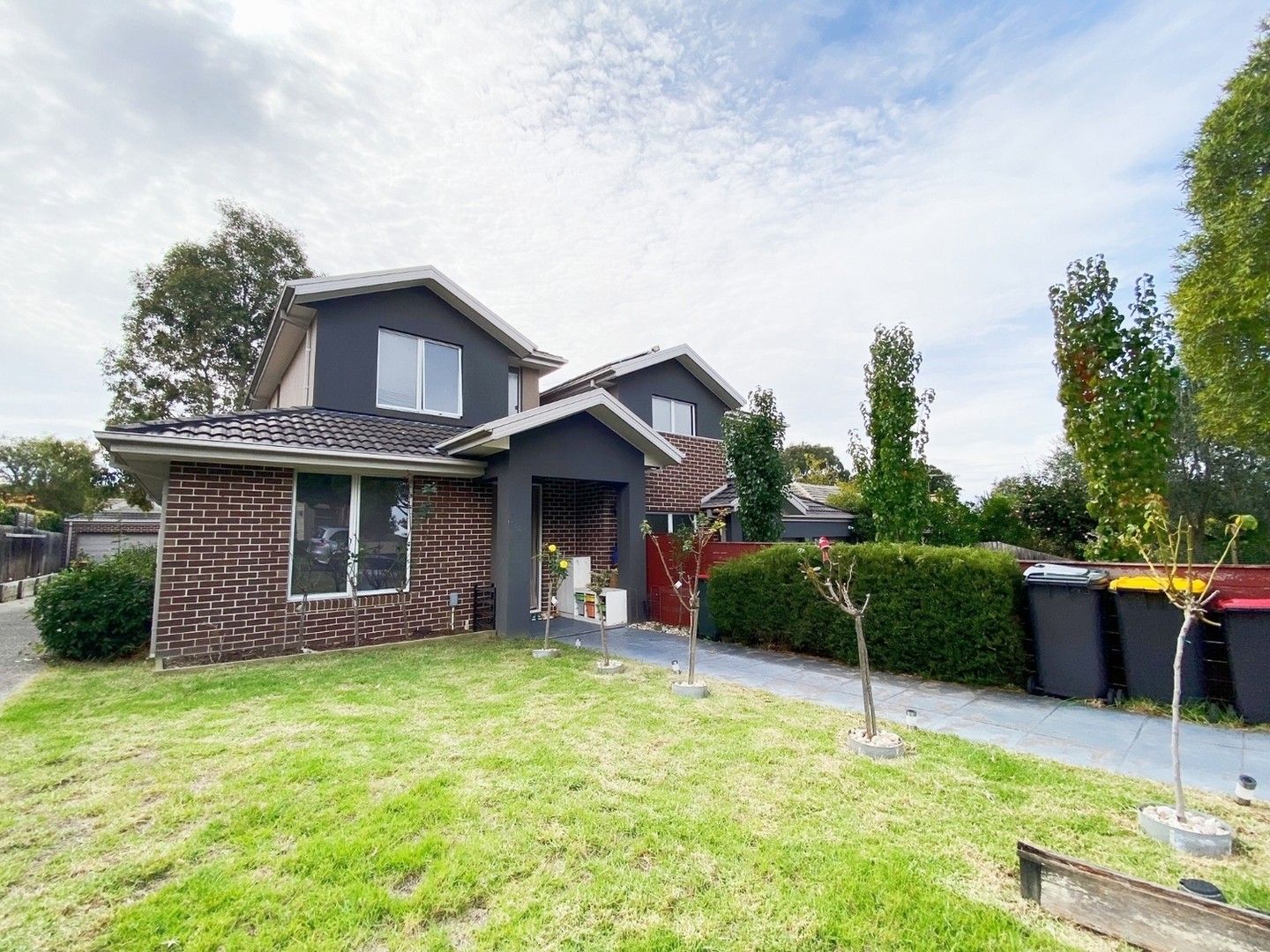 3 bedrooms Townhouse in 2/23 Montgomery Avenue MOUNT WAVERLEY VIC, 3149