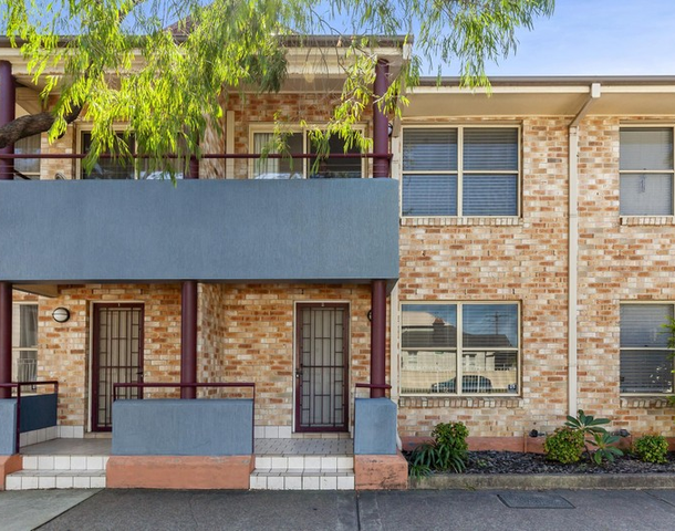 2/22 Donald Street, Hamilton NSW 2303