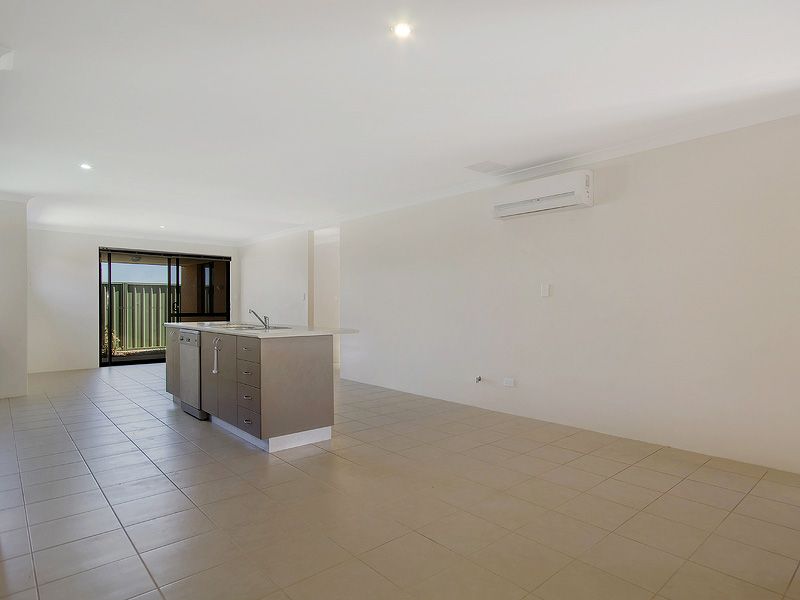 19 Meridian Way, KWINANA TOWN CENTRE WA 6167, Image 2