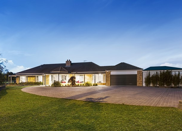 34 Rolling Meadows Drive, Sunbury VIC 3429