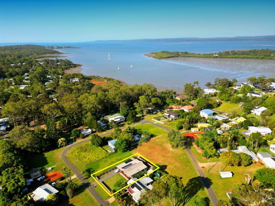 3 bedrooms House in 8 BETTY STREET MACLEAY ISLAND QLD, 4184