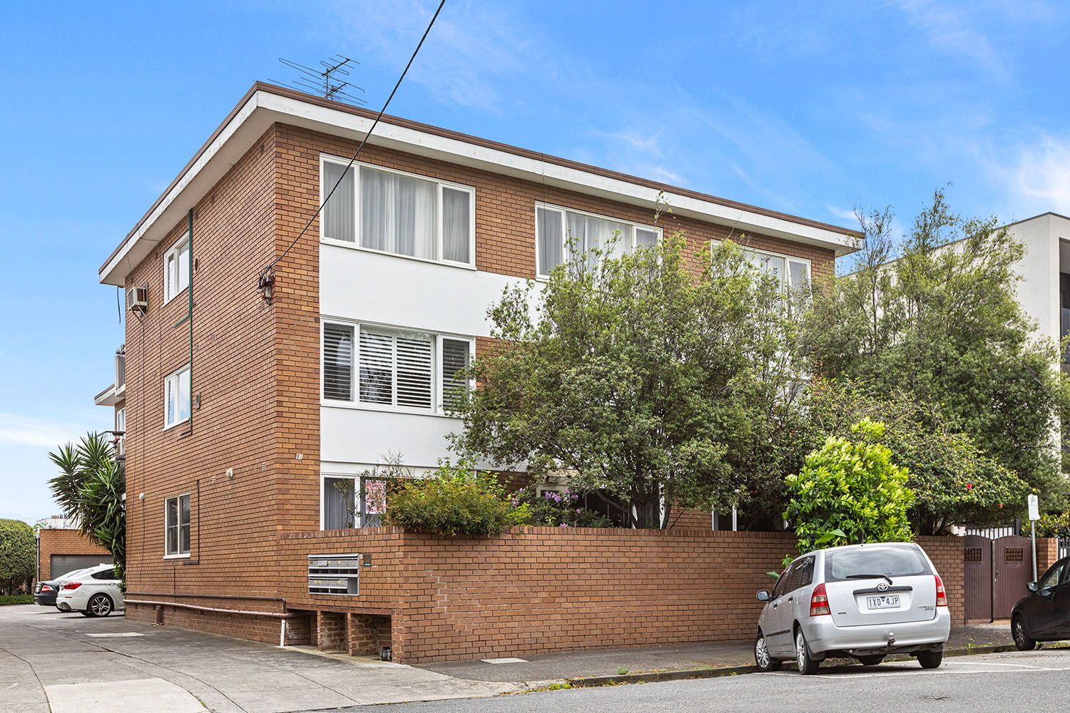 2 bedrooms Apartment / Unit / Flat in 2/97 Westbury Street BALACLAVA VIC, 3183