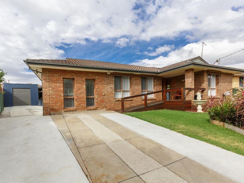 4 ALAMEDA Drive, Sale VIC 3850 | Domain