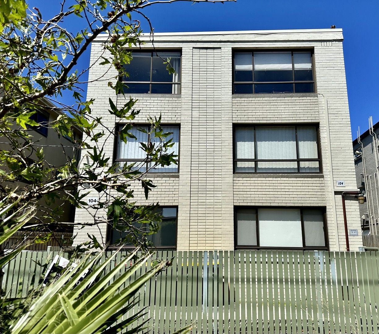 2 bedrooms Apartment / Unit / Flat in 4/104 Westbury Street BALACLAVA VIC, 3183