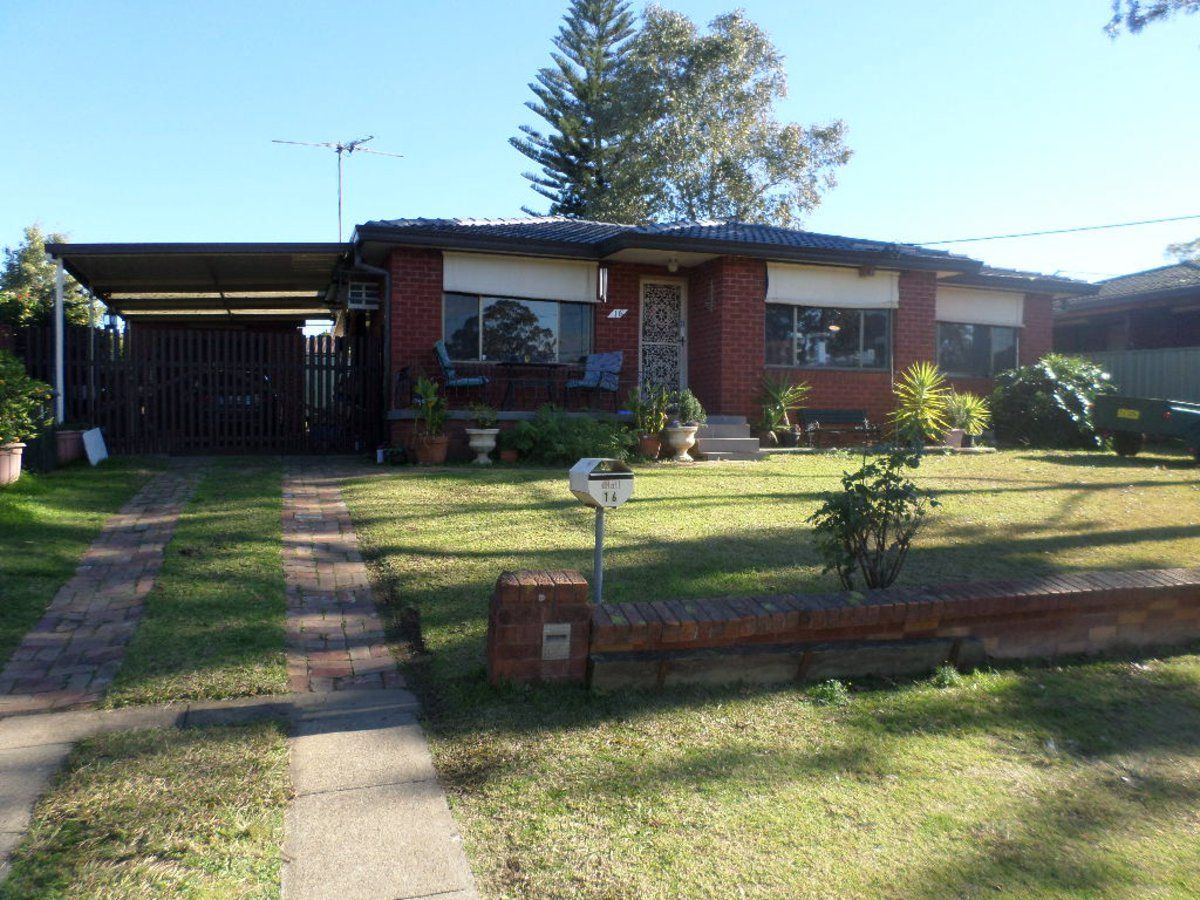 4 bedrooms House in 16 BEGA STREET PENDLE HILL NSW, 2145