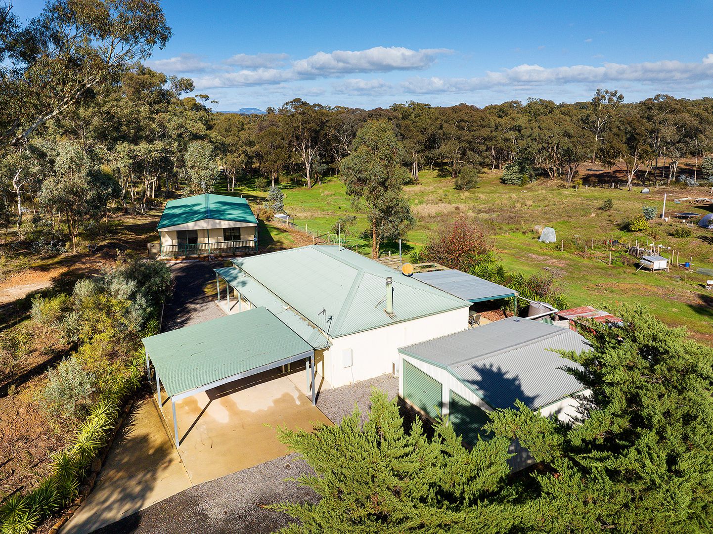 15 Fenton Avenue, Campbells Creek VIC 3451, Image 2