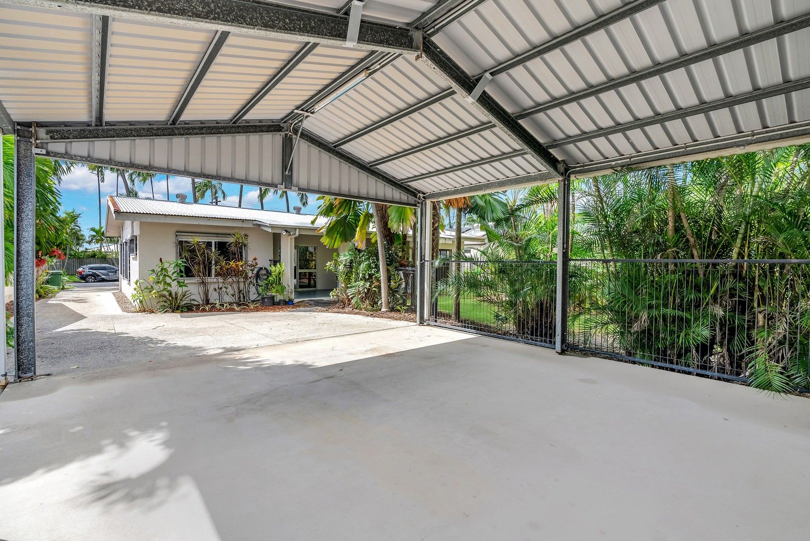 11 Thais Street, Palm Cove QLD 4879, Image 1