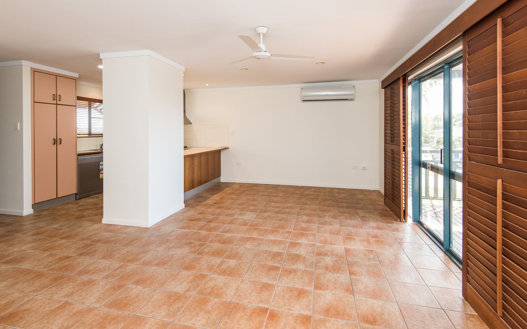Unit 6/25 Beach Road, Dolphin Heads QLD 4740, Image 2