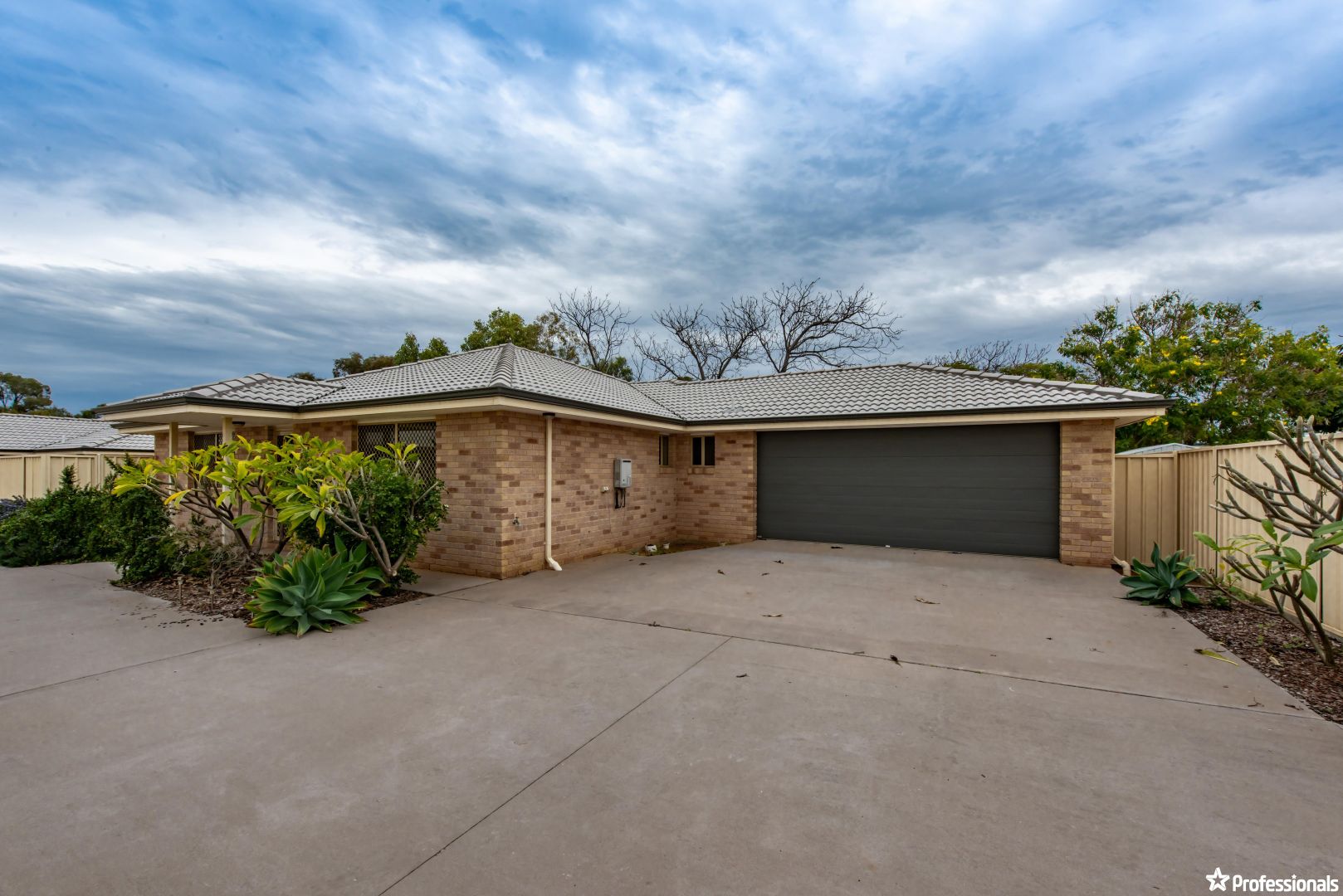 2/246 Place Road, Wonthella WA 6530, Image 1