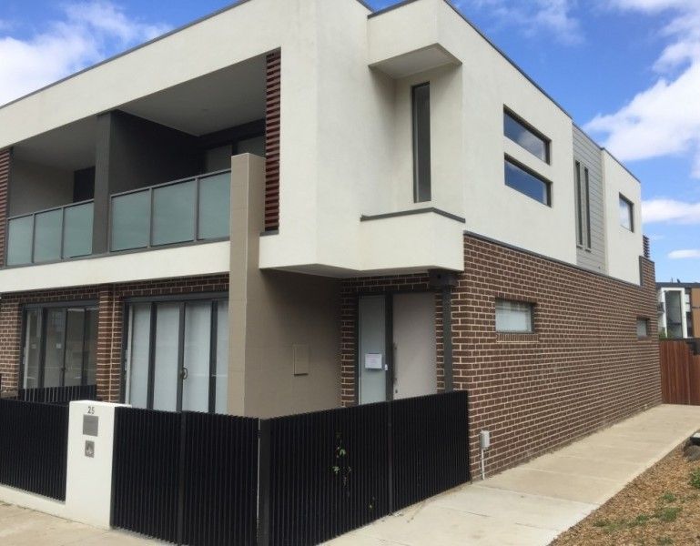 4 bedrooms Townhouse in 25 Stellar Place BUNDOORA VIC, 3083