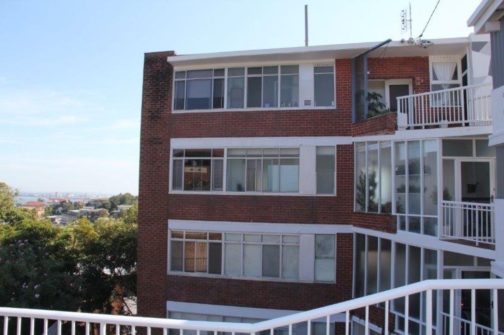2 bedrooms Apartment / Unit / Flat in 2/12 Anzac Parade THE HILL NSW, 2300