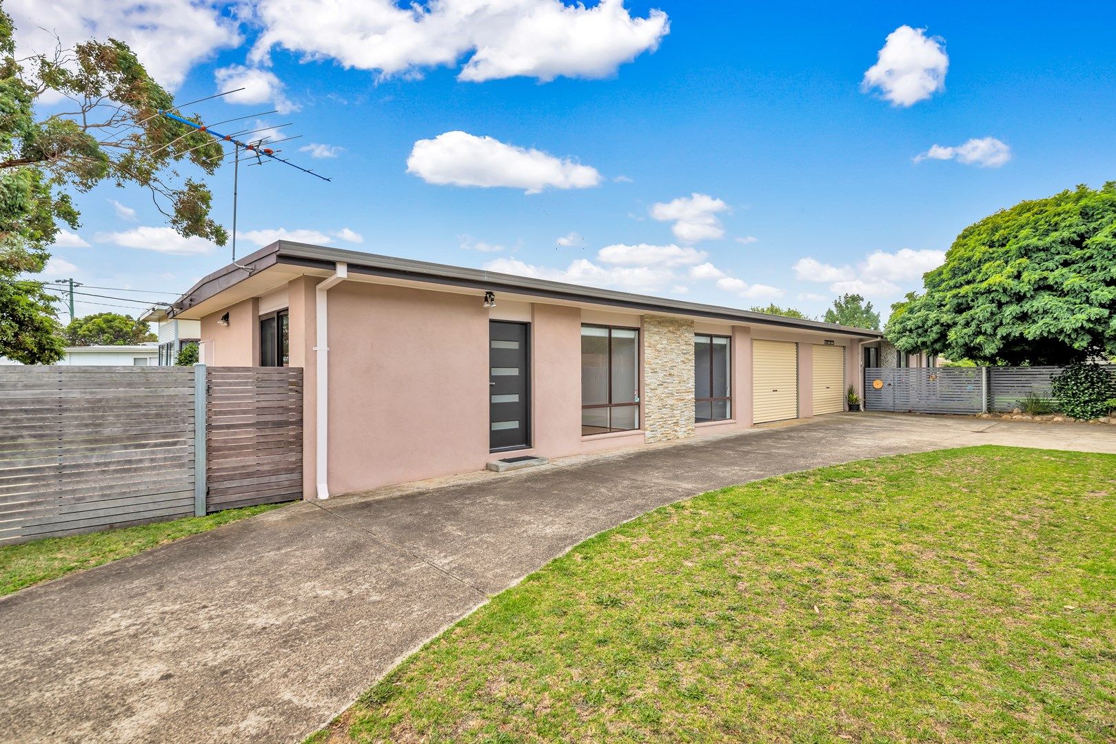 2/5 Wattletree Avenue, St Leonards VIC 3223, Image 0