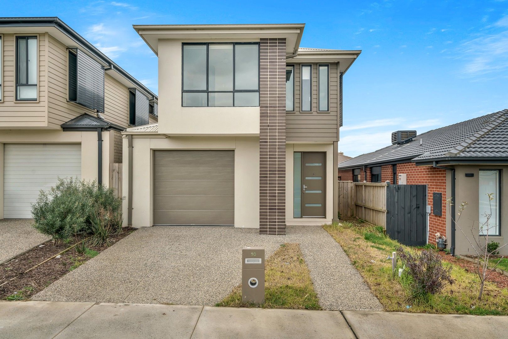 4 bedrooms Townhouse in 10 Docker Circuit MICKLEHAM VIC, 3064
