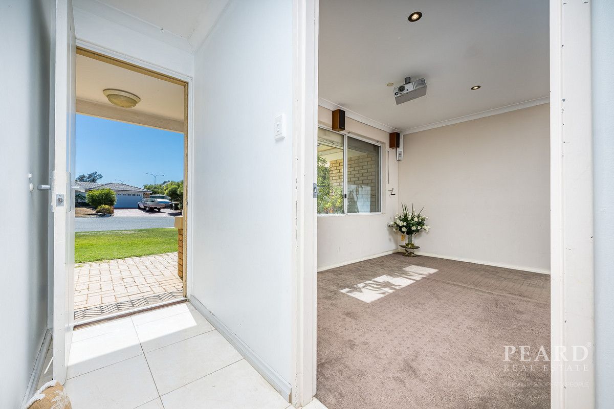 8 Alfred Place, Ocean Reef WA 6027, Image 2
