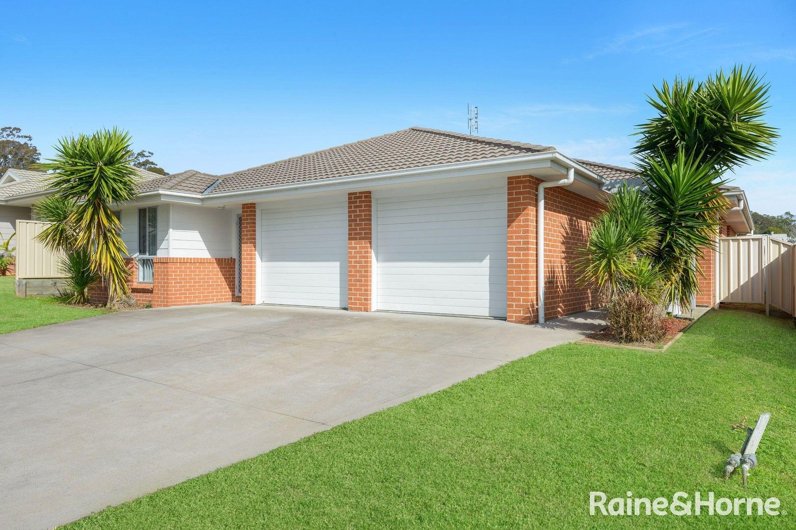3 bedrooms Duplex in 3 Flannelflower Avenue WEST NOWRA NSW, 2541