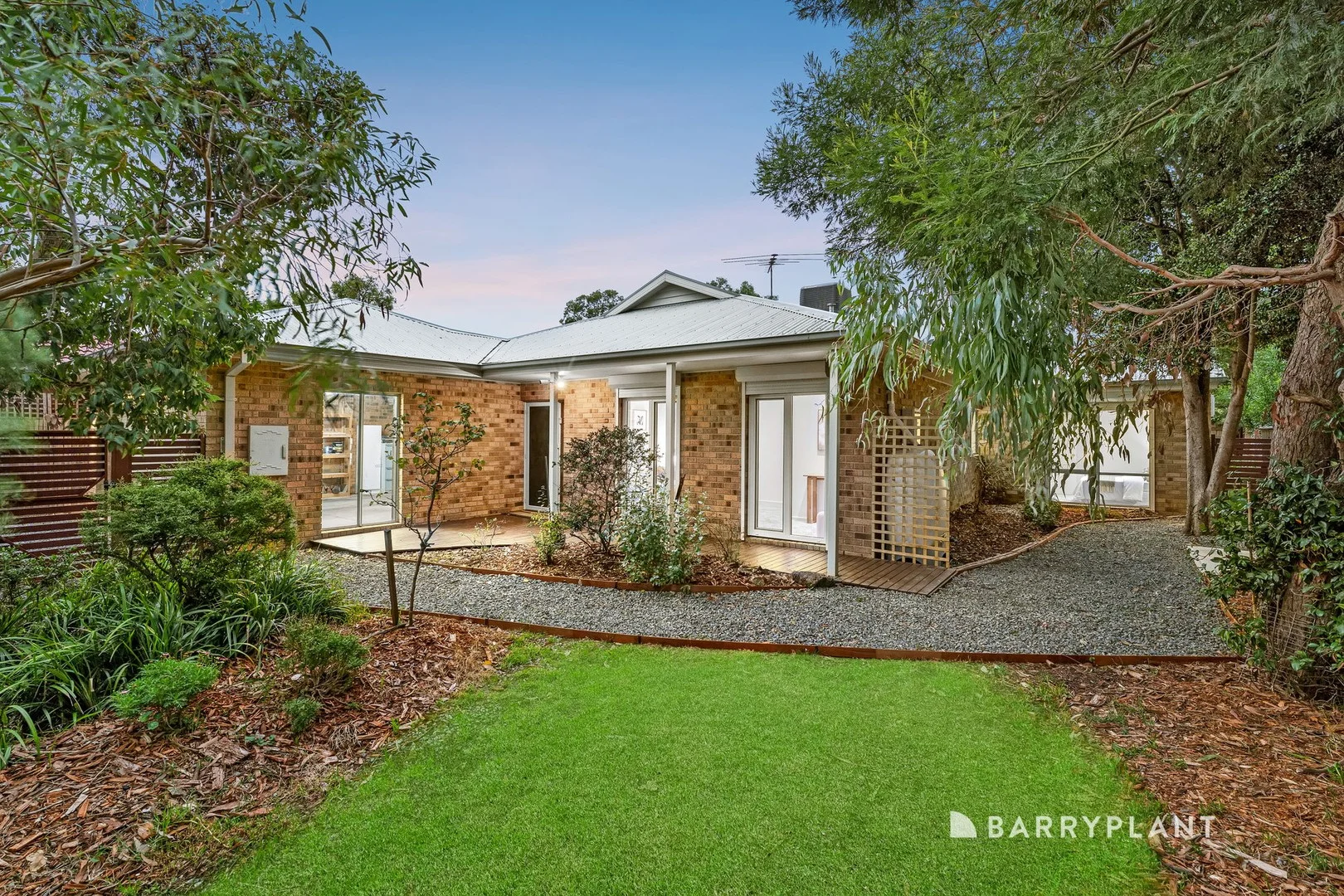 8 Akuna Court, Knoxfield VIC 3180