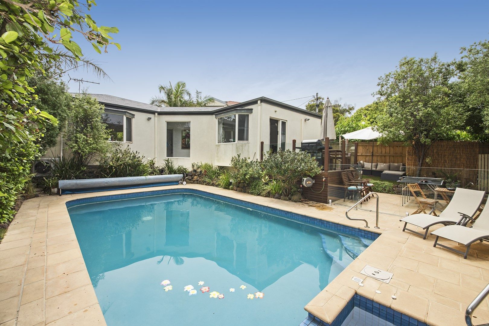 2 bedrooms House in 8 Bonanza Lane BEAUMARIS VIC, 3193