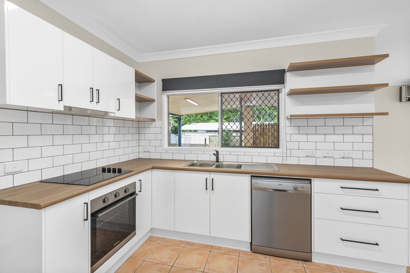 3 bedrooms House in 28 Dandaloo Street BAYVIEW HEIGHTS QLD, 4868