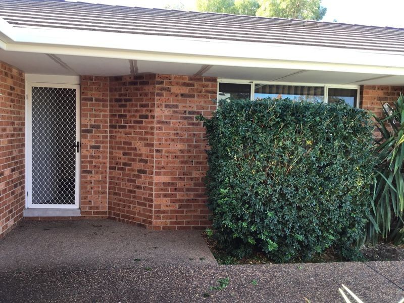 2 bedrooms Apartment / Unit / Flat in 3/17 Illoura Street TAMWORTH NSW, 2340
