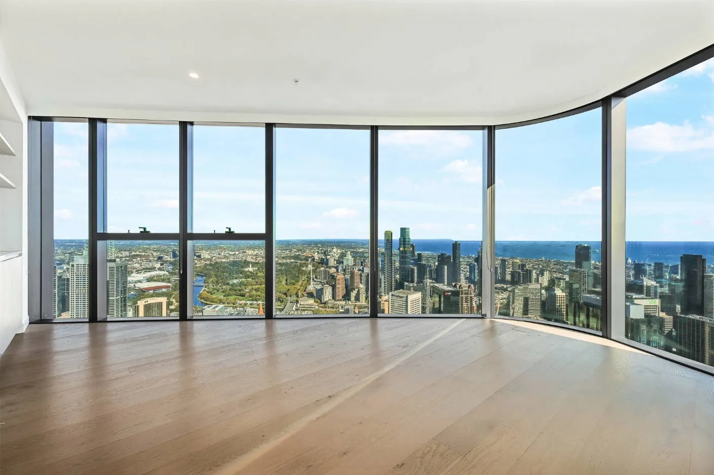 Luxury Apartment In Aurora Tower, Furniture Available, Melbourne