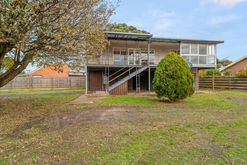3 bedrooms House in 22-24 Highland Avenue COWES VIC, 3922