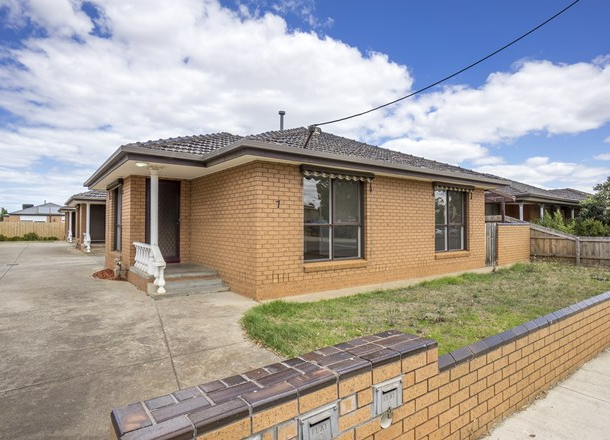 1/7 Deutgam Street, Werribee VIC 3030