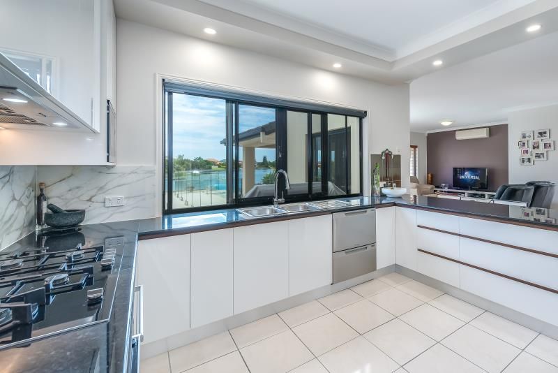 12 Calmwater Cr, Helensvale QLD 4212, Image 2