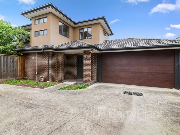 2/3 Dumfries Way, Wantirna VIC 3152