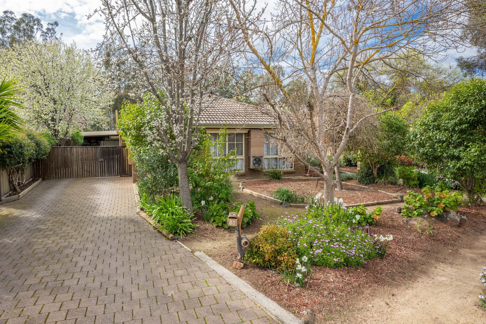 12 Paisley Crescent, Mooroopna Property History & Address Research