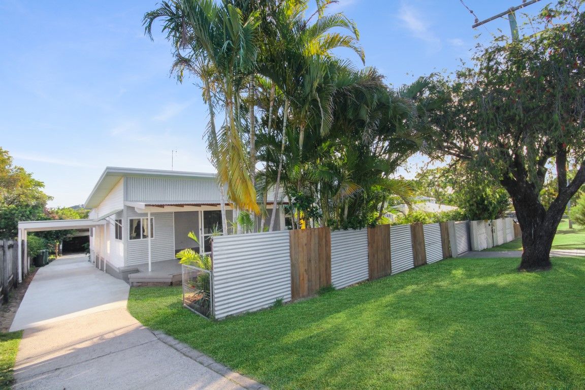 5 bedrooms House in 33 Ridge Road MAROOCHYDORE QLD, 4558