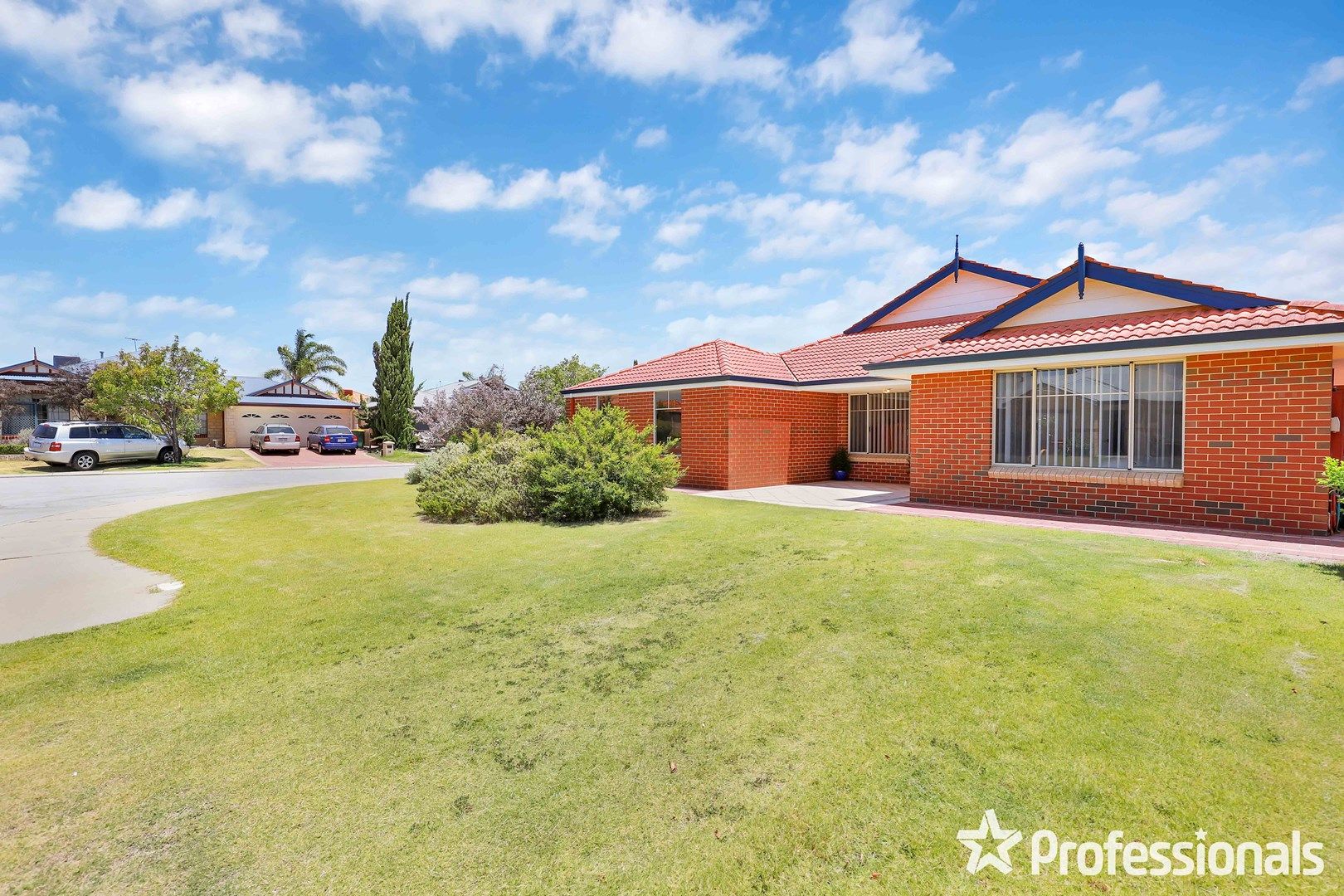 4 bedrooms House in 45 Planetree Pass CANNING VALE WA, 6155
