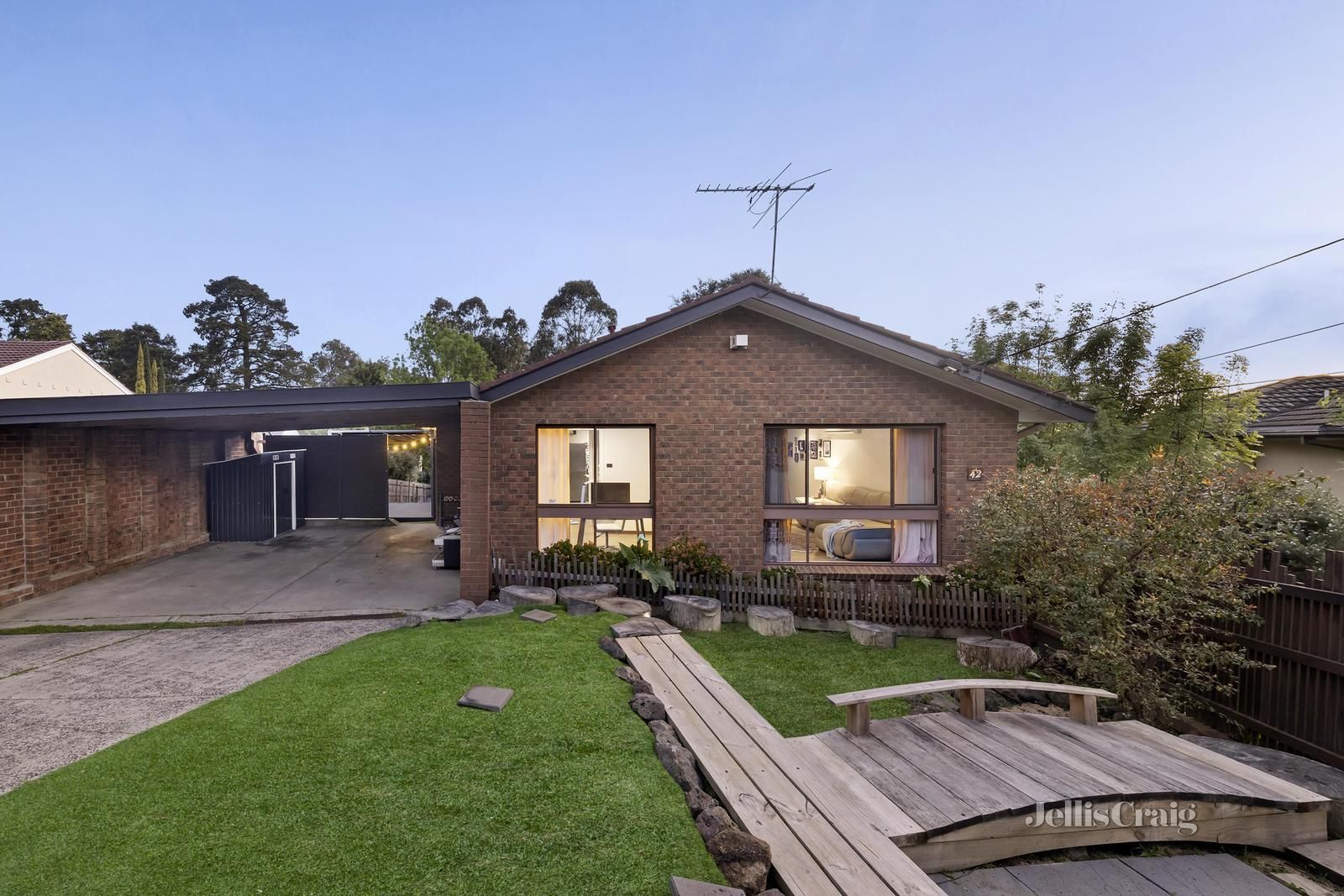4 bedrooms House in 42 Boronia Grove DONCASTER EAST VIC, 3109