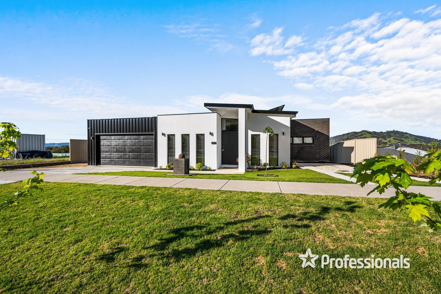 5 bedrooms House in 11 Gratwick View WODONGA VIC, 3690