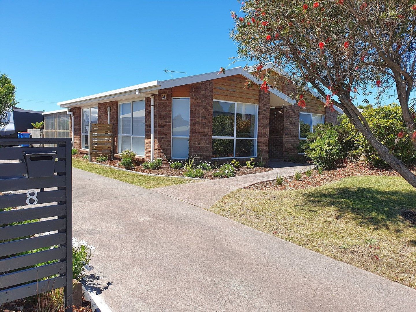 8 Seabreeze Avenue, Shearwater Property History & Address Research