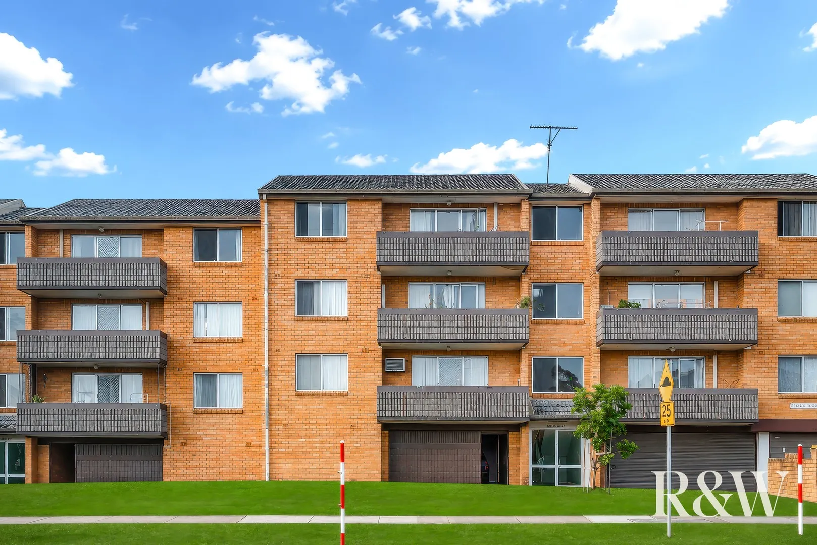 Well-Presented 2 Bedroom Unit in Sought After St Marys!, St Marys