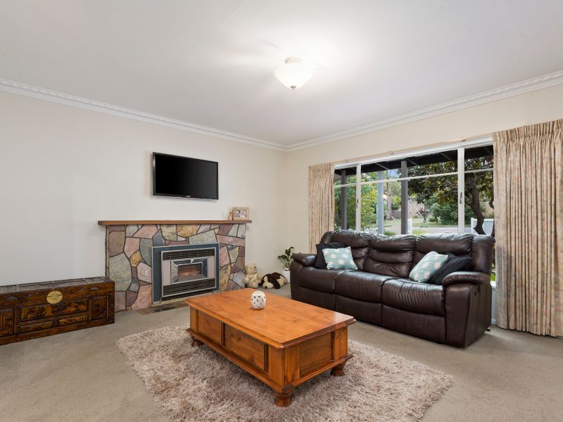 12 Carroll Avenue, Croydon VIC 3136, Image 2