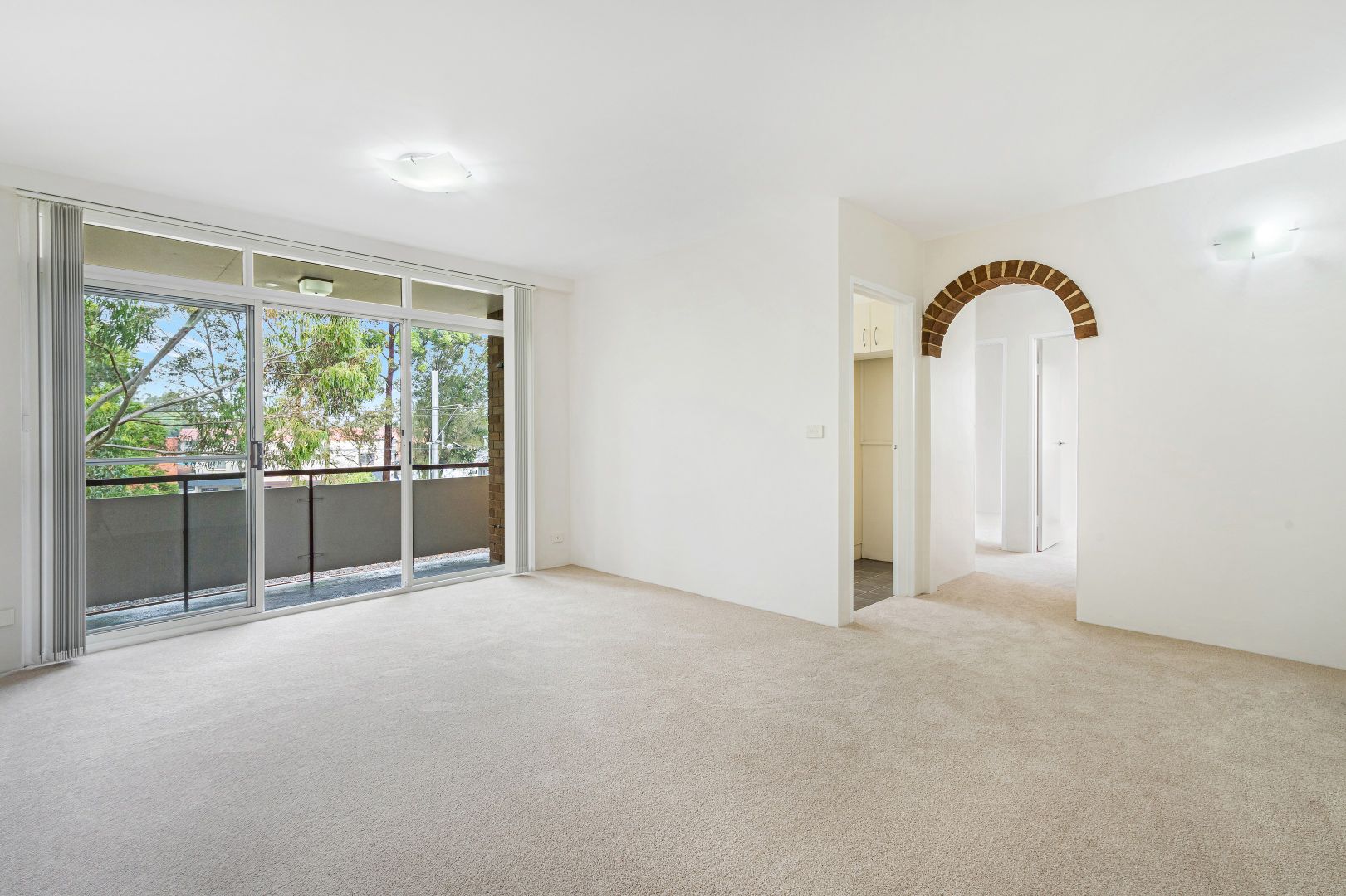 6/127 The Crescent, Fairfield NSW 2165, Image 2