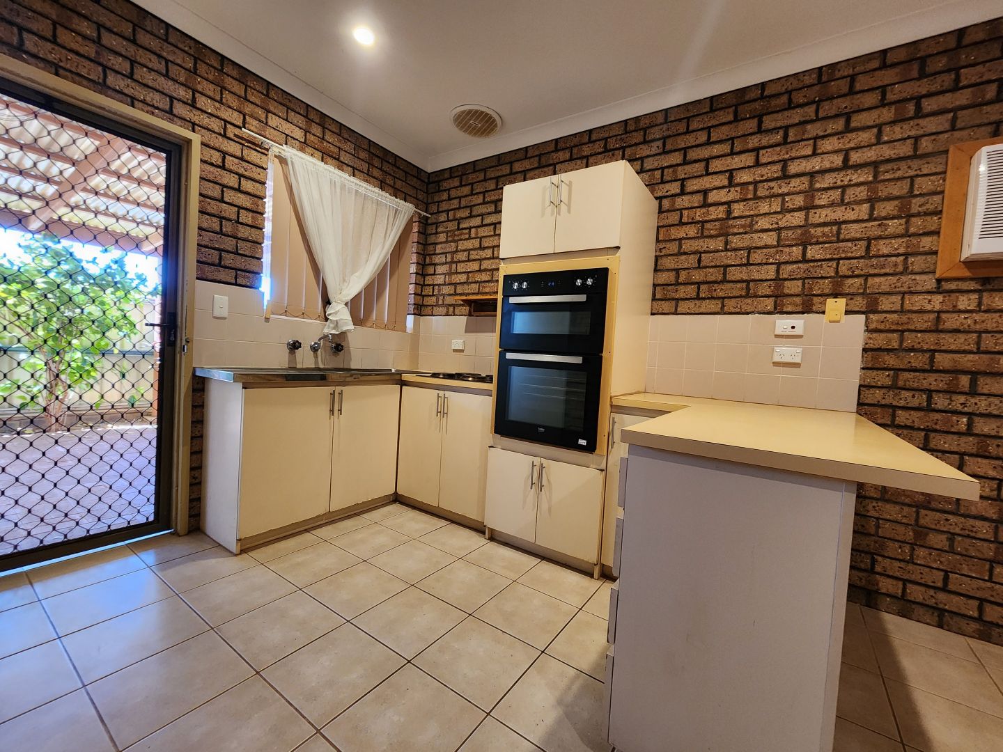 Unit 17 / 19 Marmion Street, Carnarvon WA 6701, Image 2